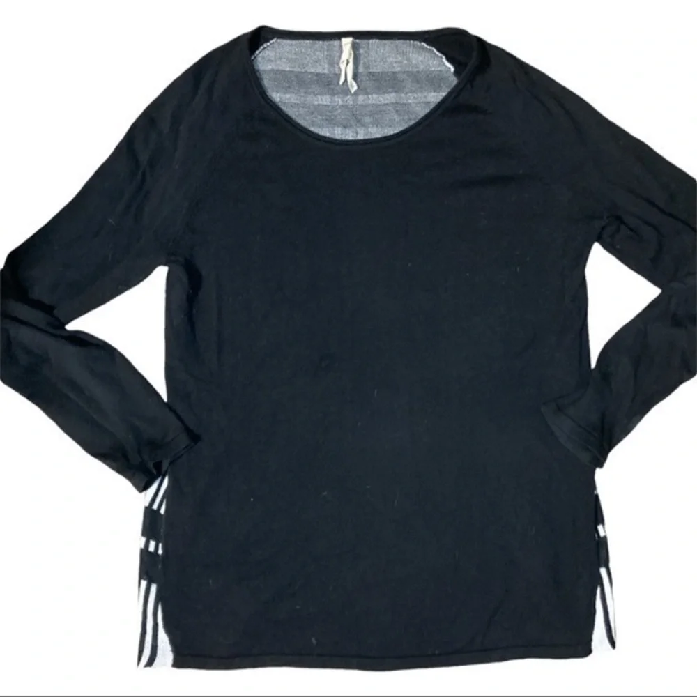 TeeBerry & Weave size L black front, white black patterned back,light sweater